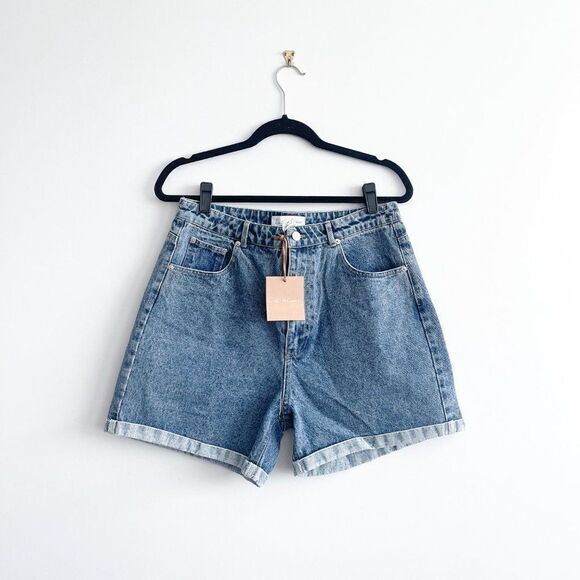 LOST IN LUNAR // The George Shorts // crafted from a 100% cotton denim // Size 8 - Picture 1 of 16